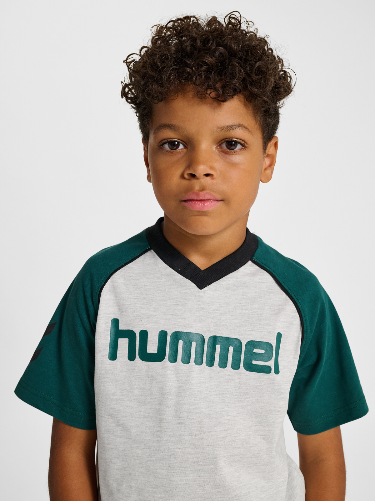 hmlJR REG V-NECK T-SHIRT SS