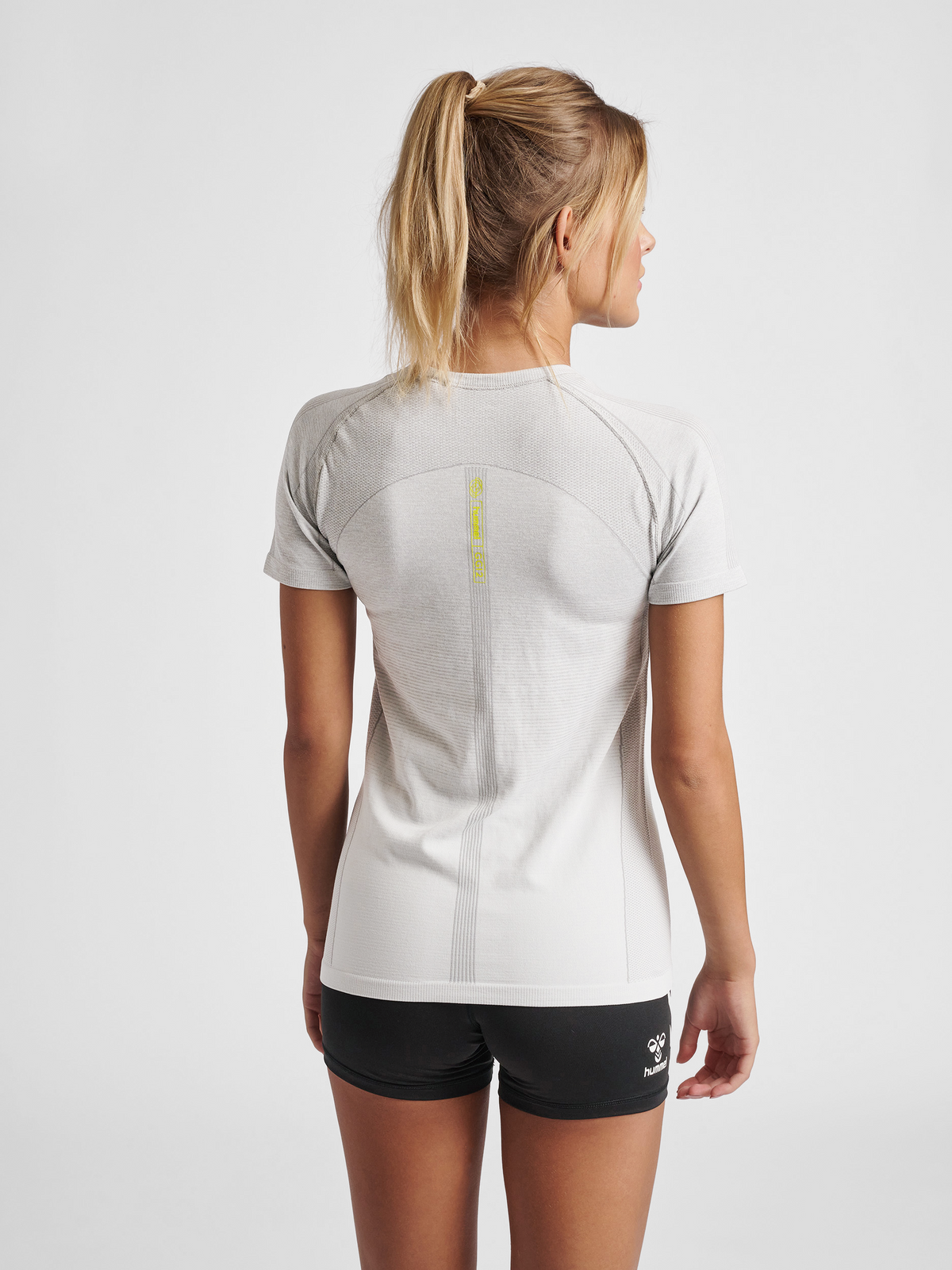 hmlGG12 TRAINING SEAMLESS S/S WOMAN
