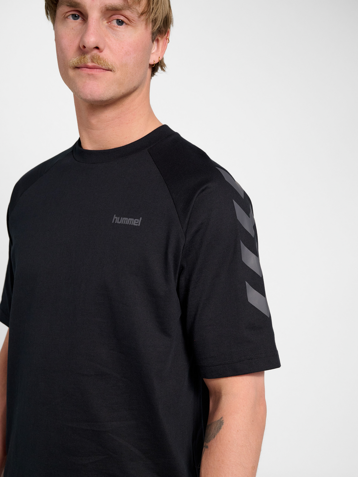 hmlKEEPER CHEVRON T-SHIRT S/S