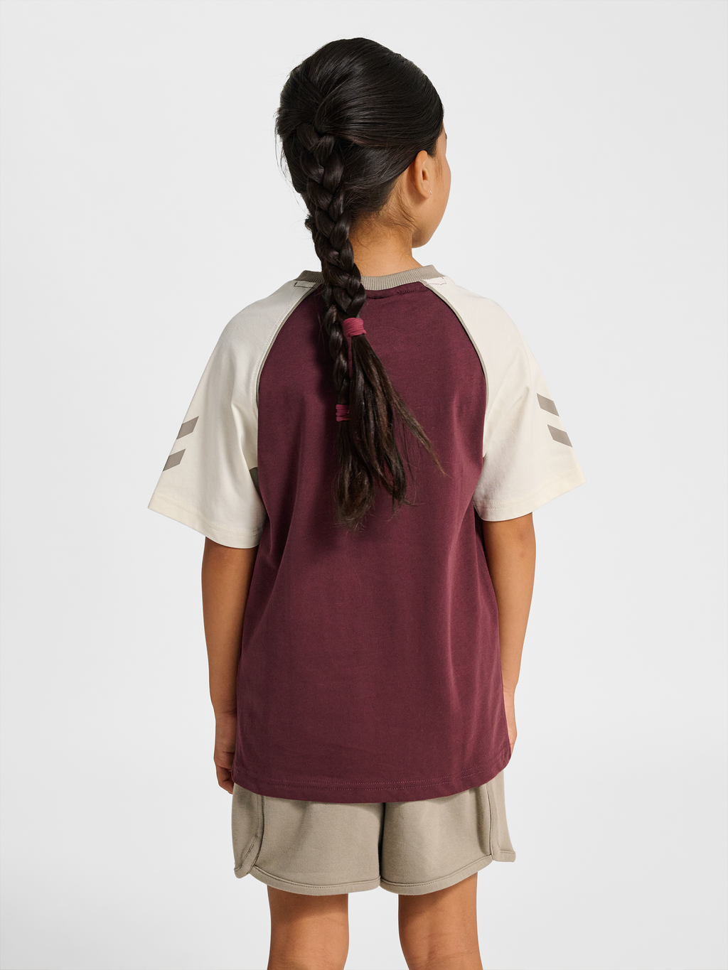 hmlJR REG V-NECK BEES T-SHIRT S/S