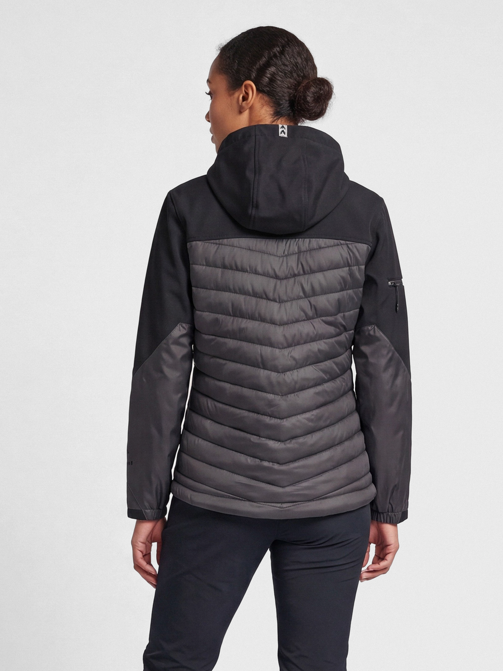 hmlNORTH HYBRID JACKET WOMAN
