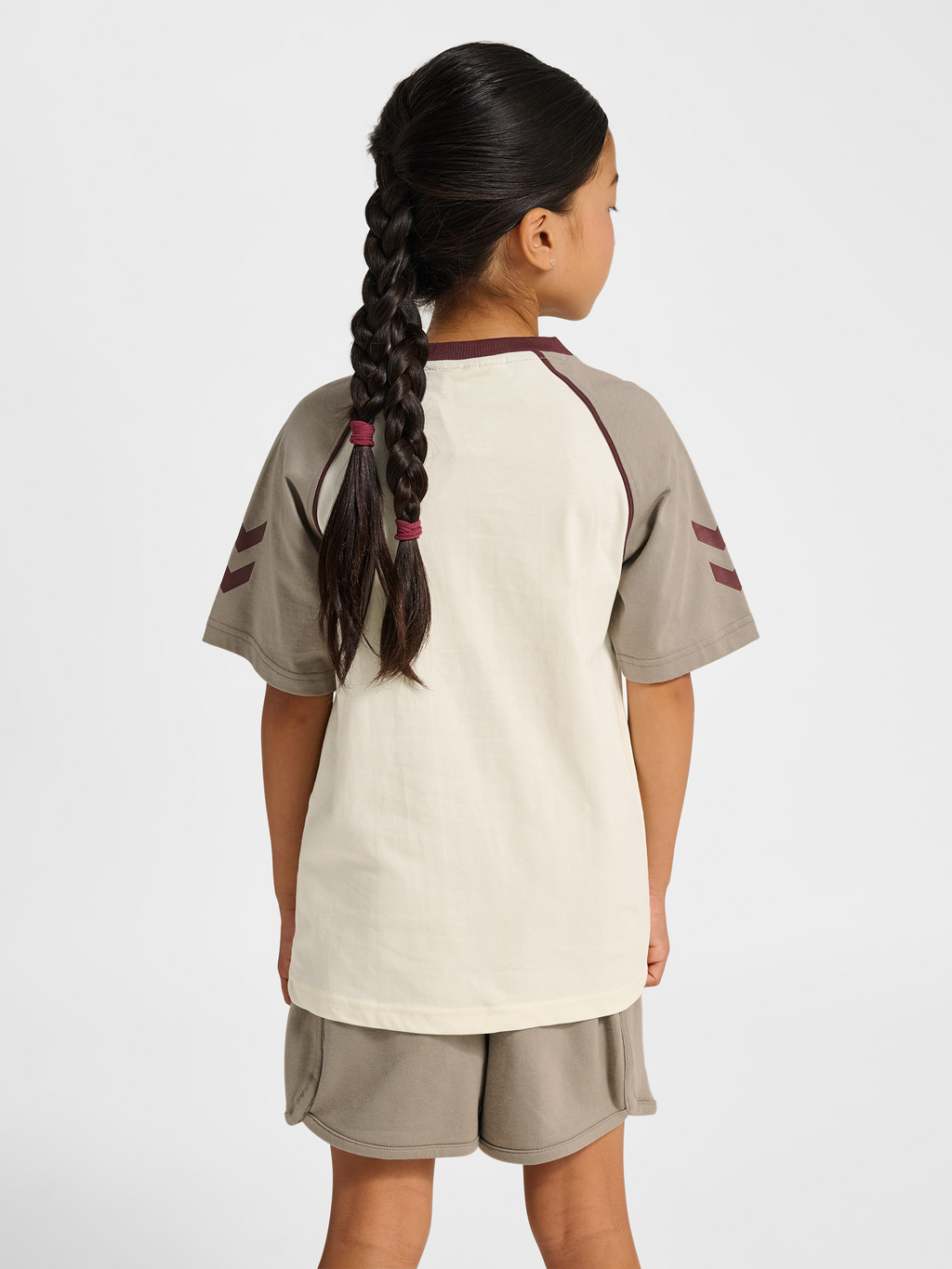 hmlJR REG V-NECK BEES T-SHIRT S/S