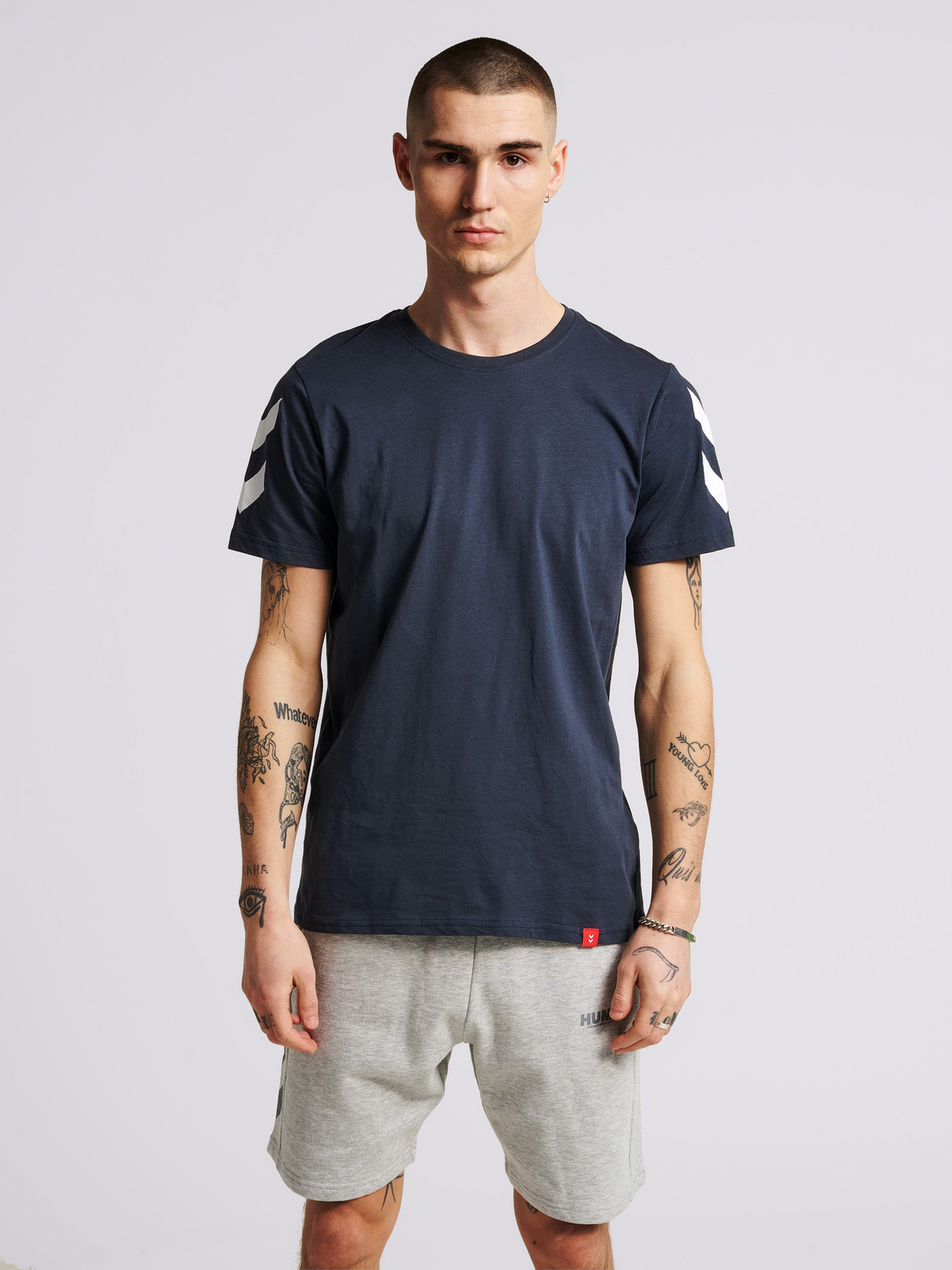 hmlLEGACY CHEVRON T-SHIRT