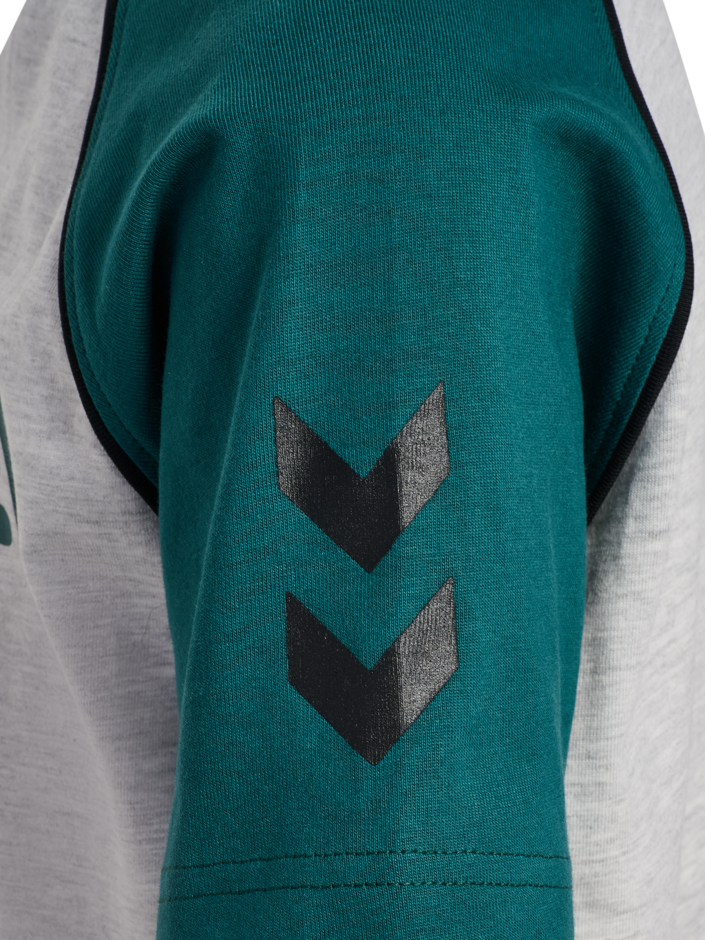 hmlJR REG V-NECK T-SHIRT SS