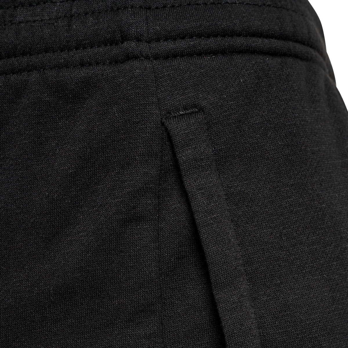 hmlRED BASIC SWEAT SHORTS WOMAN