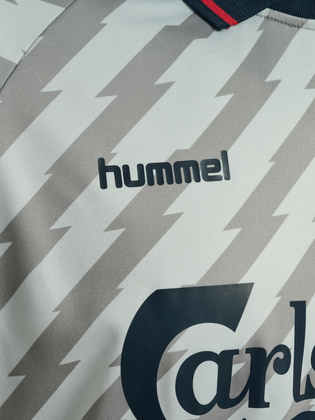 hmlWORLD 26 SOCCER JERSEY